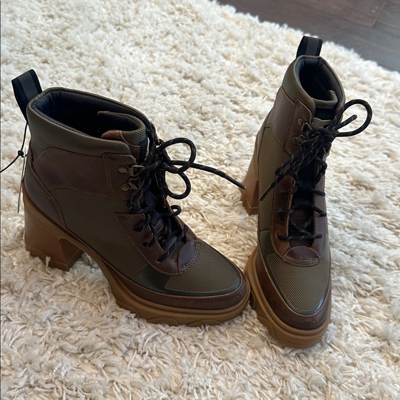 New! SOREL Brex lug heel platform boots 7 - Picture 9 of 16